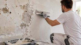 découvrez comment l’enduit de lissage garnissant prépare efficacement les supports abîmés pour obtenir une surface lisse, régulière et prête à peindre.