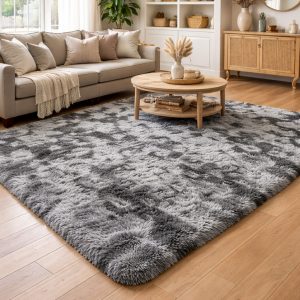 Salon lumineux et élégant avec canapé neutre